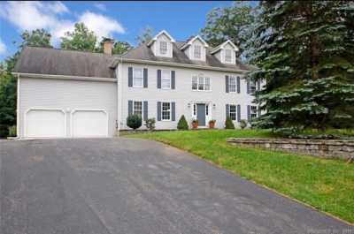 Home For Sale in Hamden, Connecticut