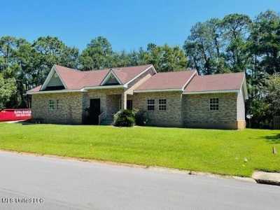 Home For Sale in Pass Christian, Mississippi