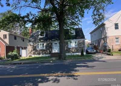 Home For Sale in West Hempstead, New York