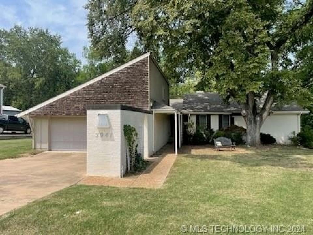 Picture of Home For Sale in Bartlesville, Oklahoma, United States