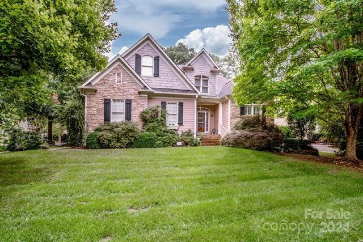 Picture of Home For Sale in Davidson, North Carolina, United States