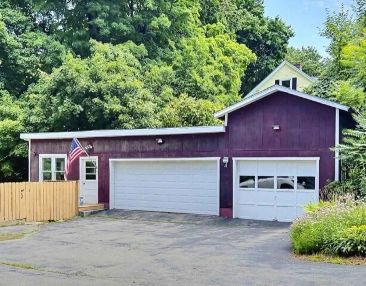 Picture of Home For Sale in Millbury, Massachusetts, United States