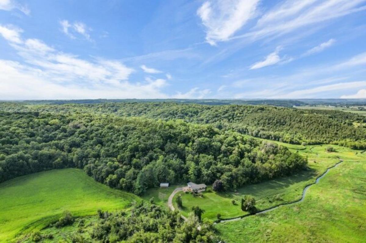 Picture of Home For Sale in Black Earth, Wisconsin, United States