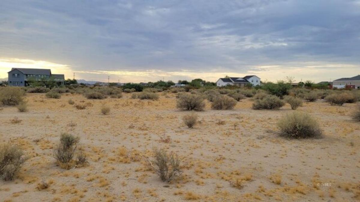 Picture of Residential Land For Sale in Thatcher, Arizona, United States