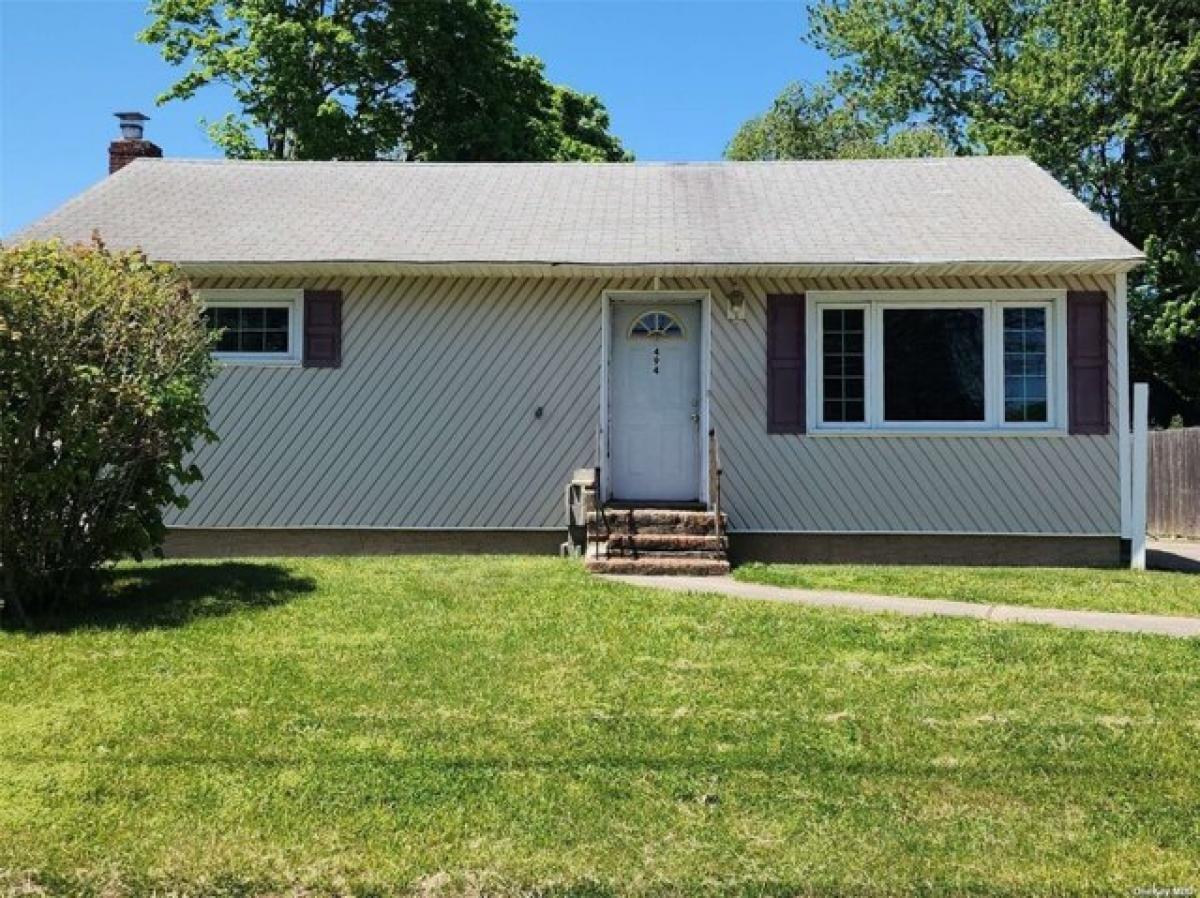 Picture of Home For Sale in Amityville, New York, United States