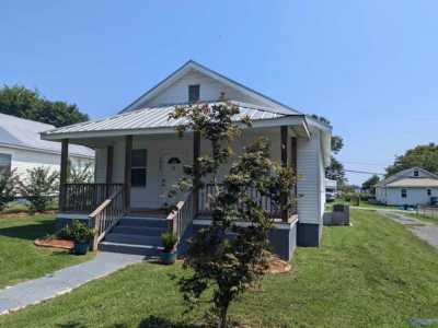 Home For Sale in Guntersville, Alabama