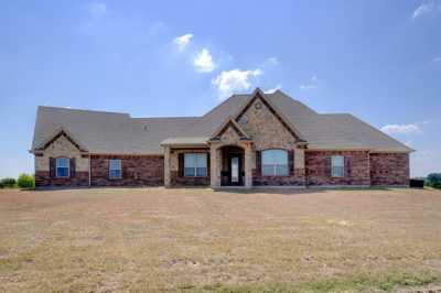 Home For Sale in Bridgeport, Texas