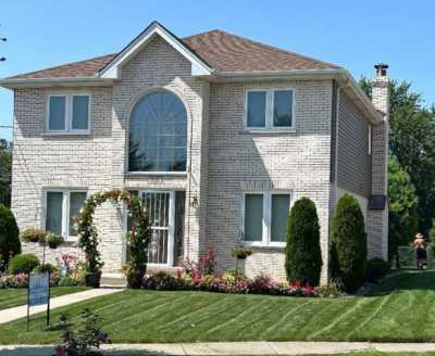 Home For Sale in Oak Lawn, Illinois