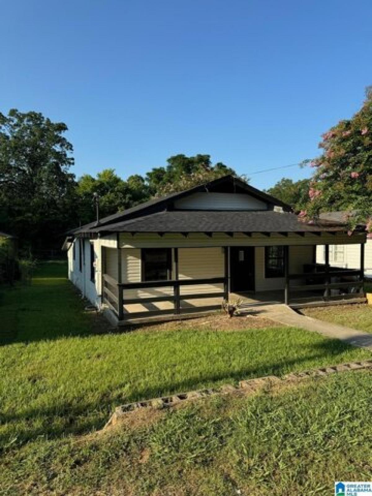 Picture of Home For Sale in Fultondale, Alabama, United States