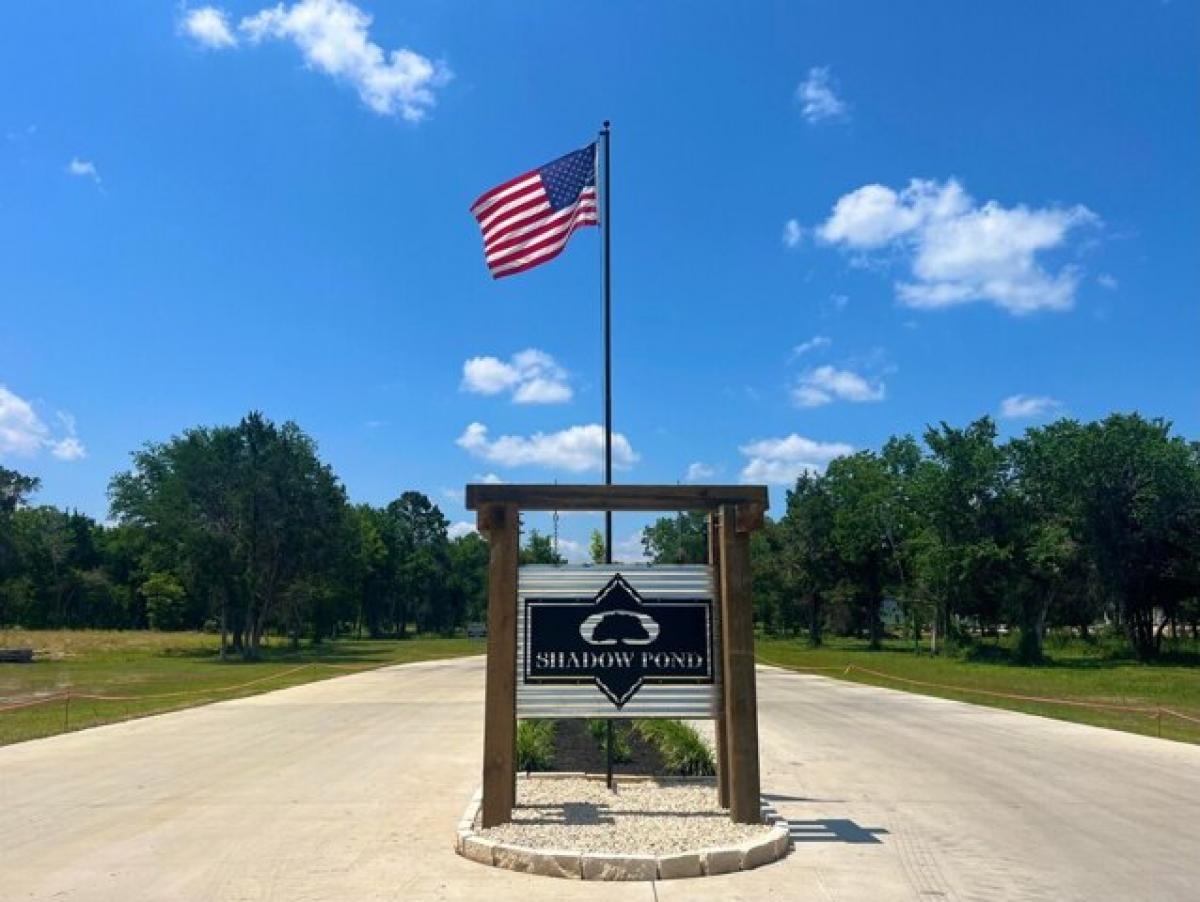 Picture of Residential Land For Sale in Alvin, Texas, United States