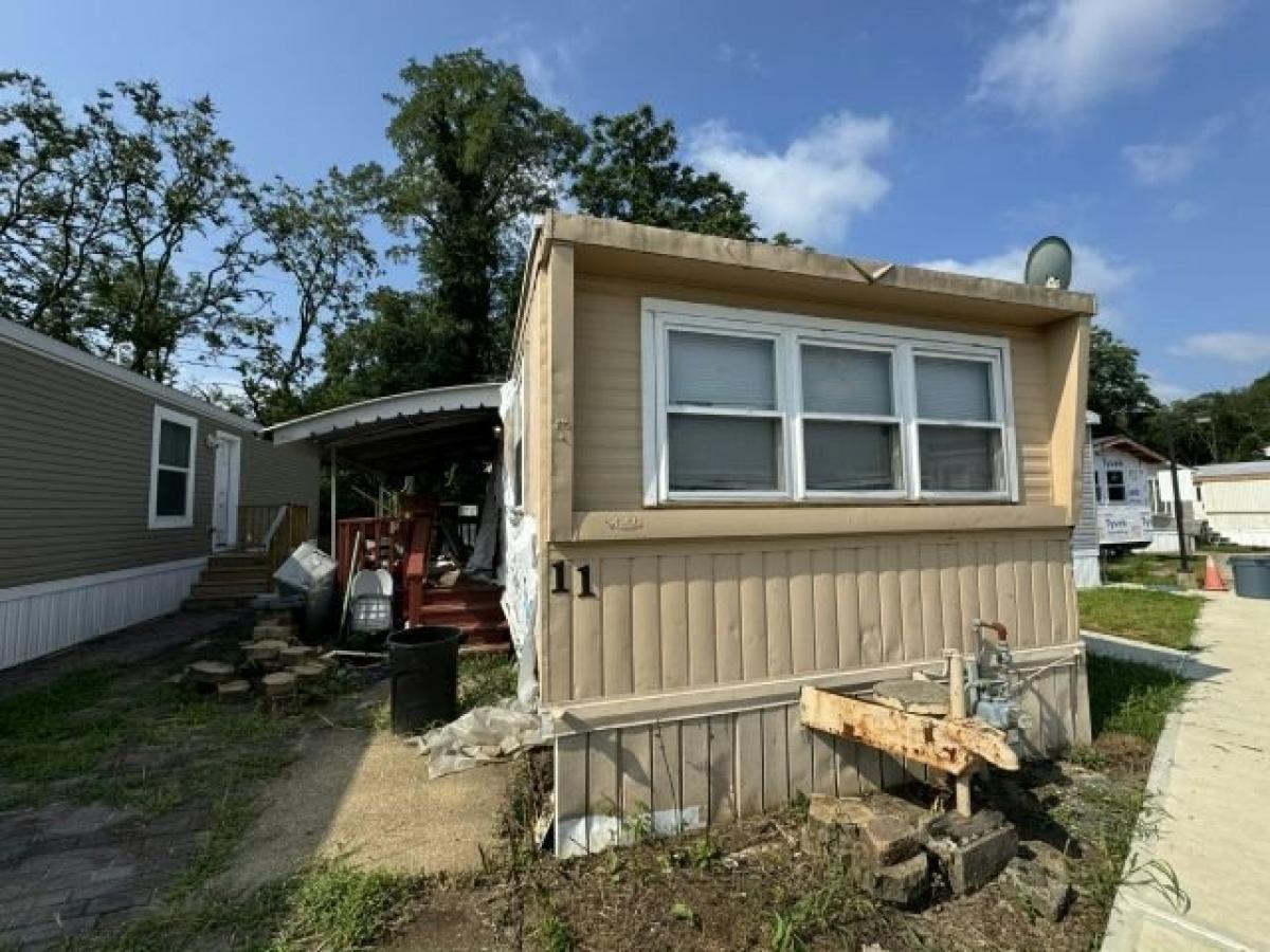 Picture of Home For Sale in Hazlet, New Jersey, United States