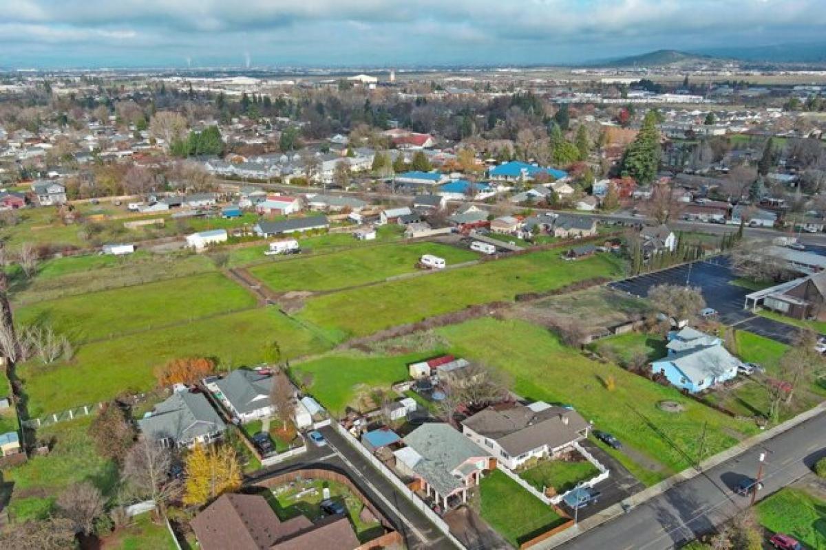 Picture of Residential Land For Sale in Medford, Oregon, United States