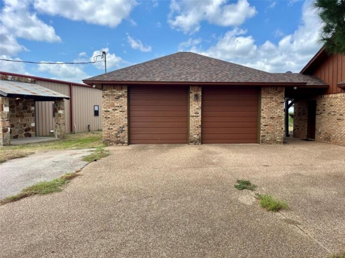 Picture of Home For Sale in Whitney, Texas, United States