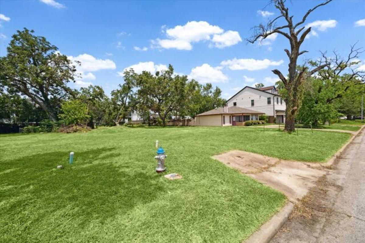 Picture of Residential Land For Sale in Bellaire, Texas, United States