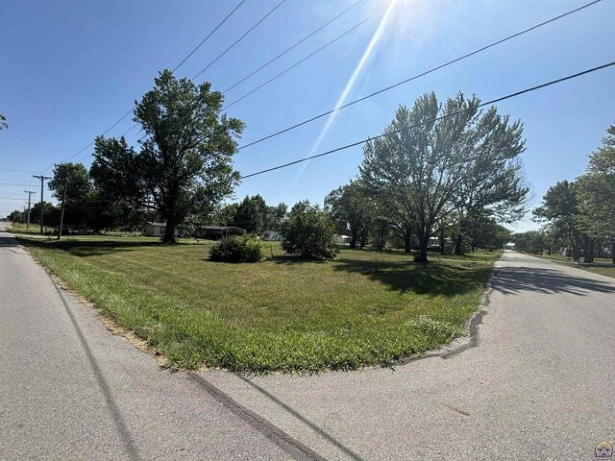 Picture of Residential Land For Sale in Burlington, Kansas, United States