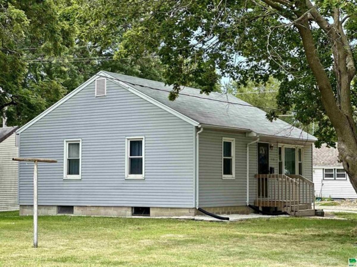 Picture of Home For Sale in Storm Lake, Iowa, United States