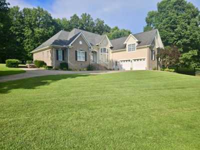 Home For Sale in Cottontown, Tennessee