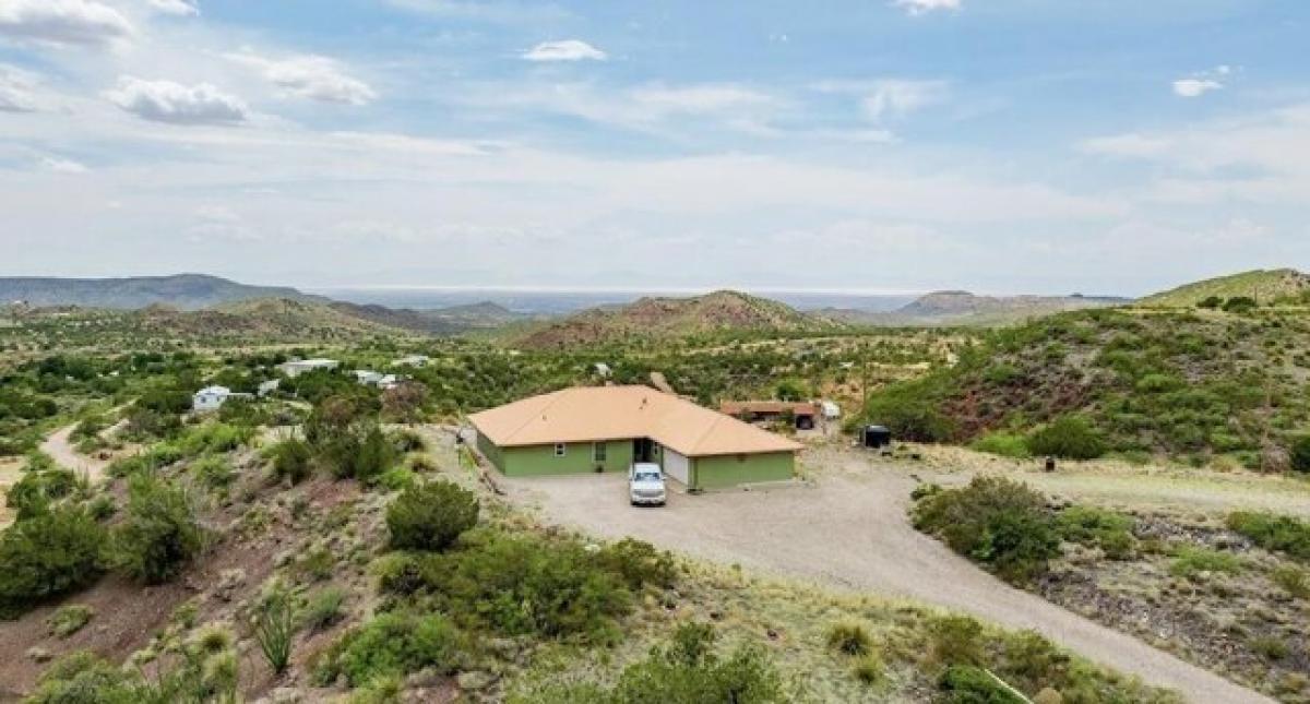 Picture of Home For Sale in La Luz, New Mexico, United States