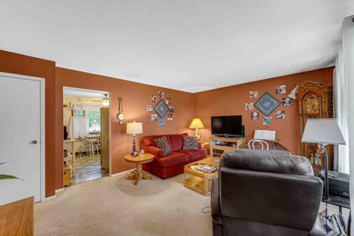 Picture of Home For Sale in Lansing, Illinois, United States