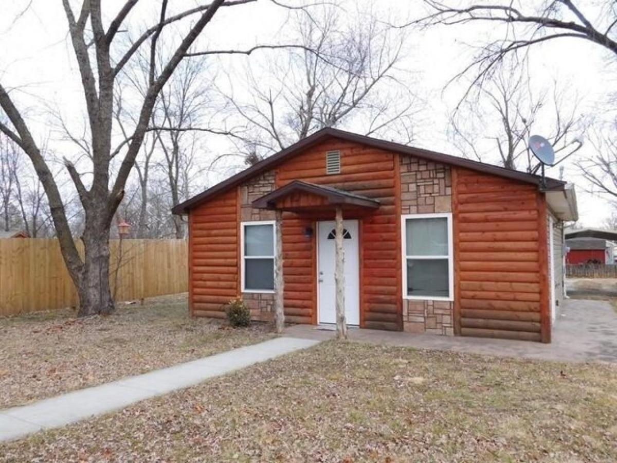 Picture of Home For Rent in Nevada, Missouri, United States