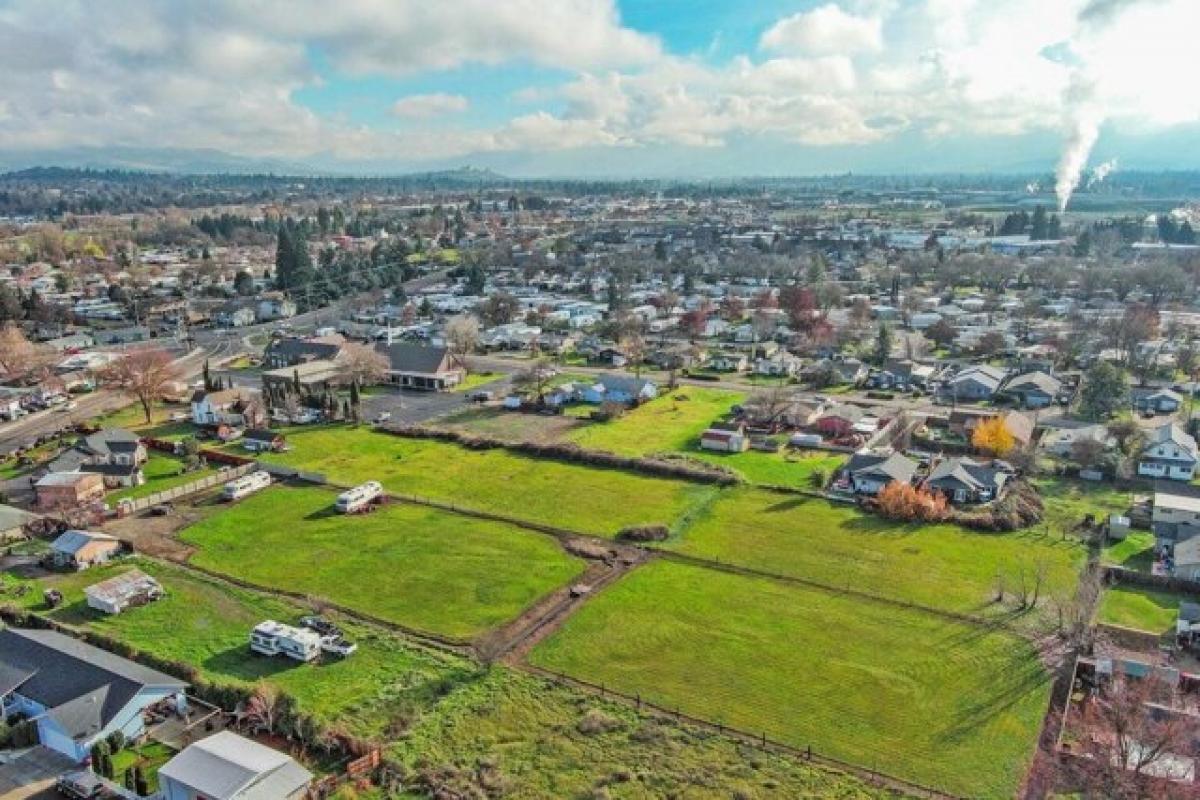 Picture of Residential Land For Sale in Medford, Oregon, United States