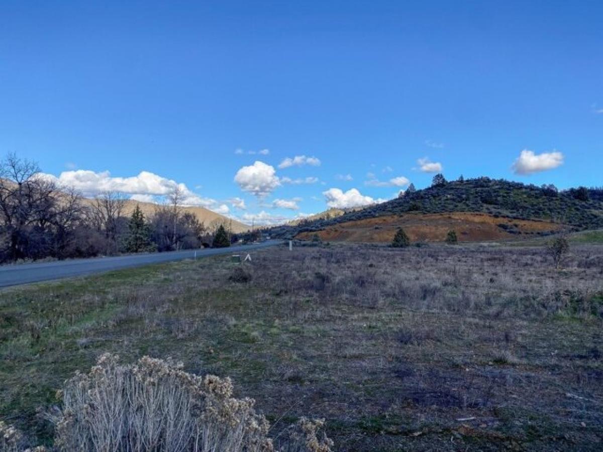 Picture of Residential Land For Sale in Yreka, California, United States