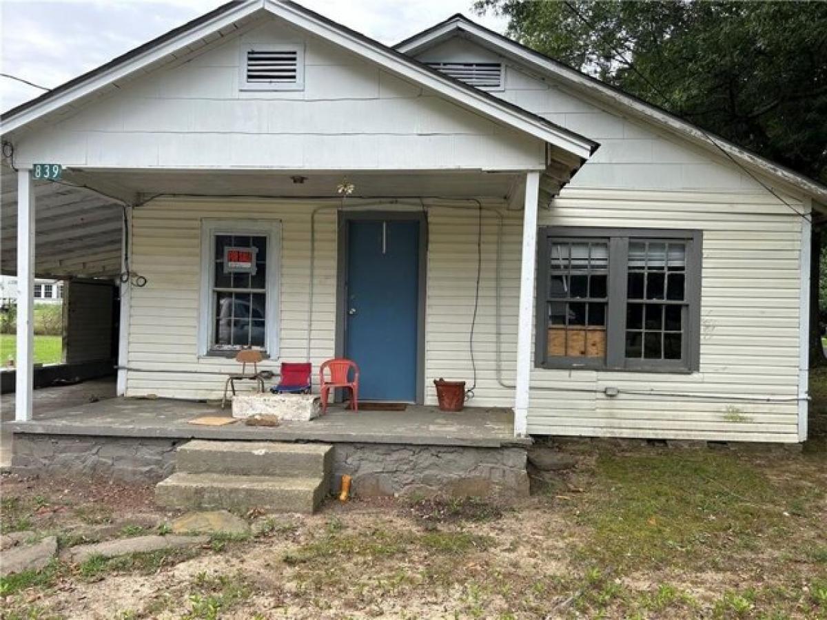 Picture of Home For Sale in Waldron, Arkansas, United States