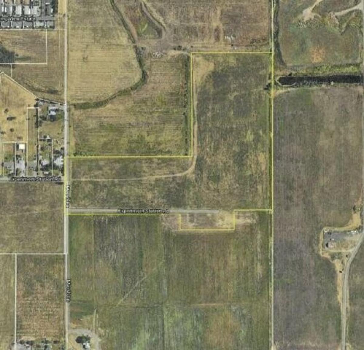 Picture of Residential Land For Sale in Medford, Oregon, United States