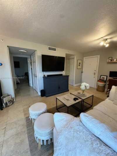 Apartment For Rent in Coral Gables, Florida