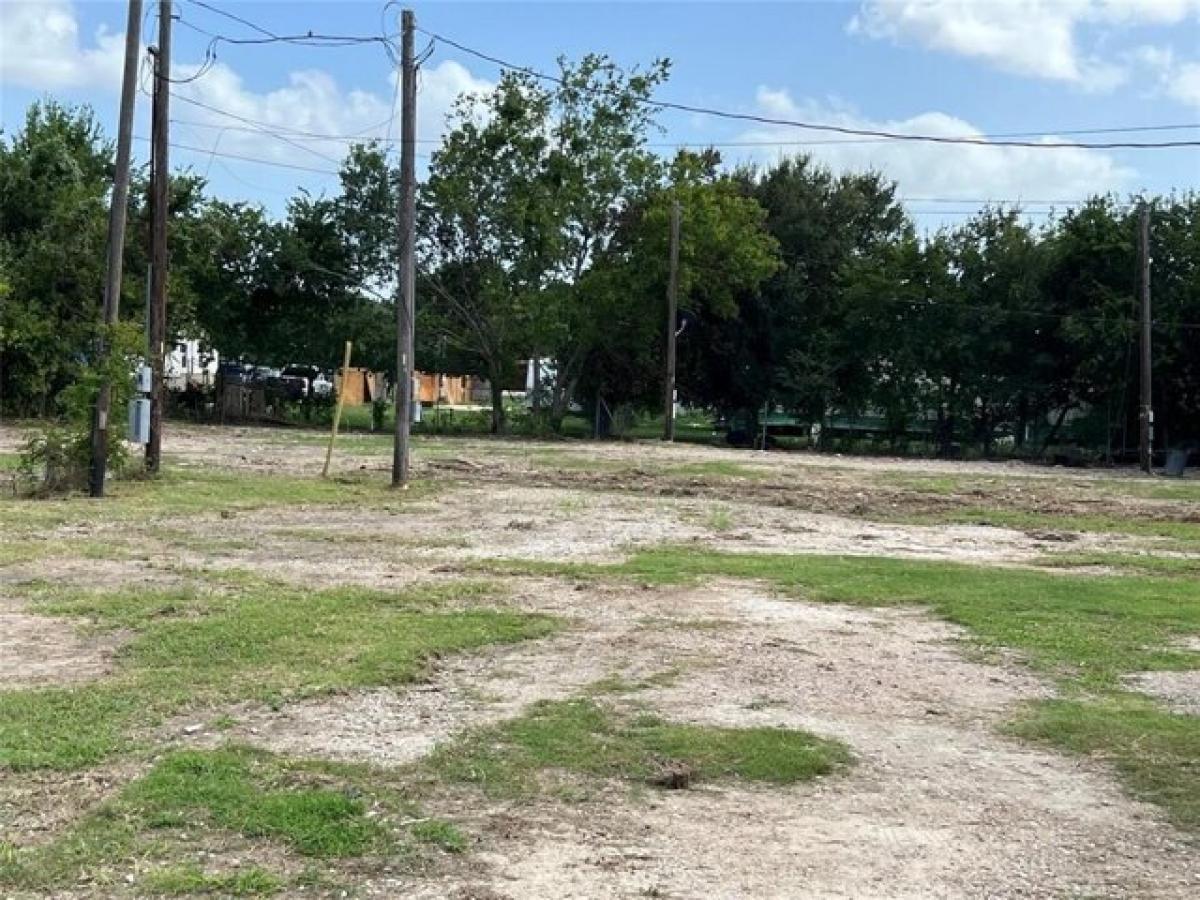 Picture of Residential Land For Sale in Bastrop, Texas, United States