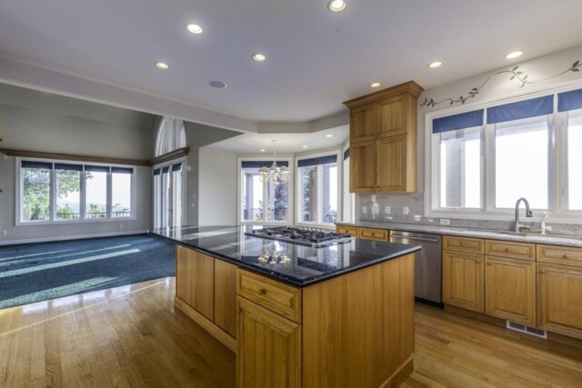 Picture of Home For Sale in Bountiful, Utah, United States