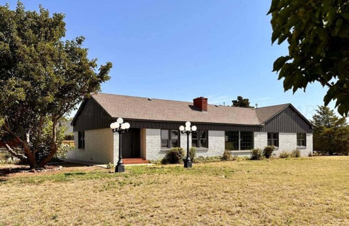 Picture of Home For Sale in Dumas, Texas, United States