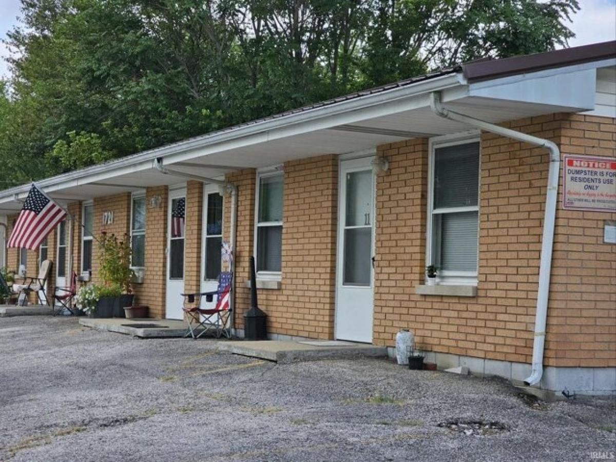 Picture of Home For Sale in Bedford, Indiana, United States