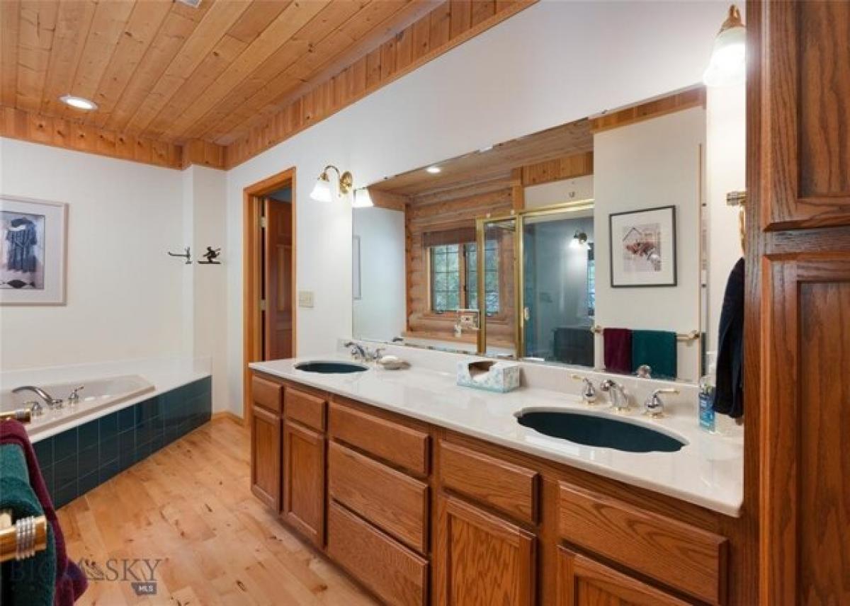 Picture of Home For Sale in Big Sky, Montana, United States