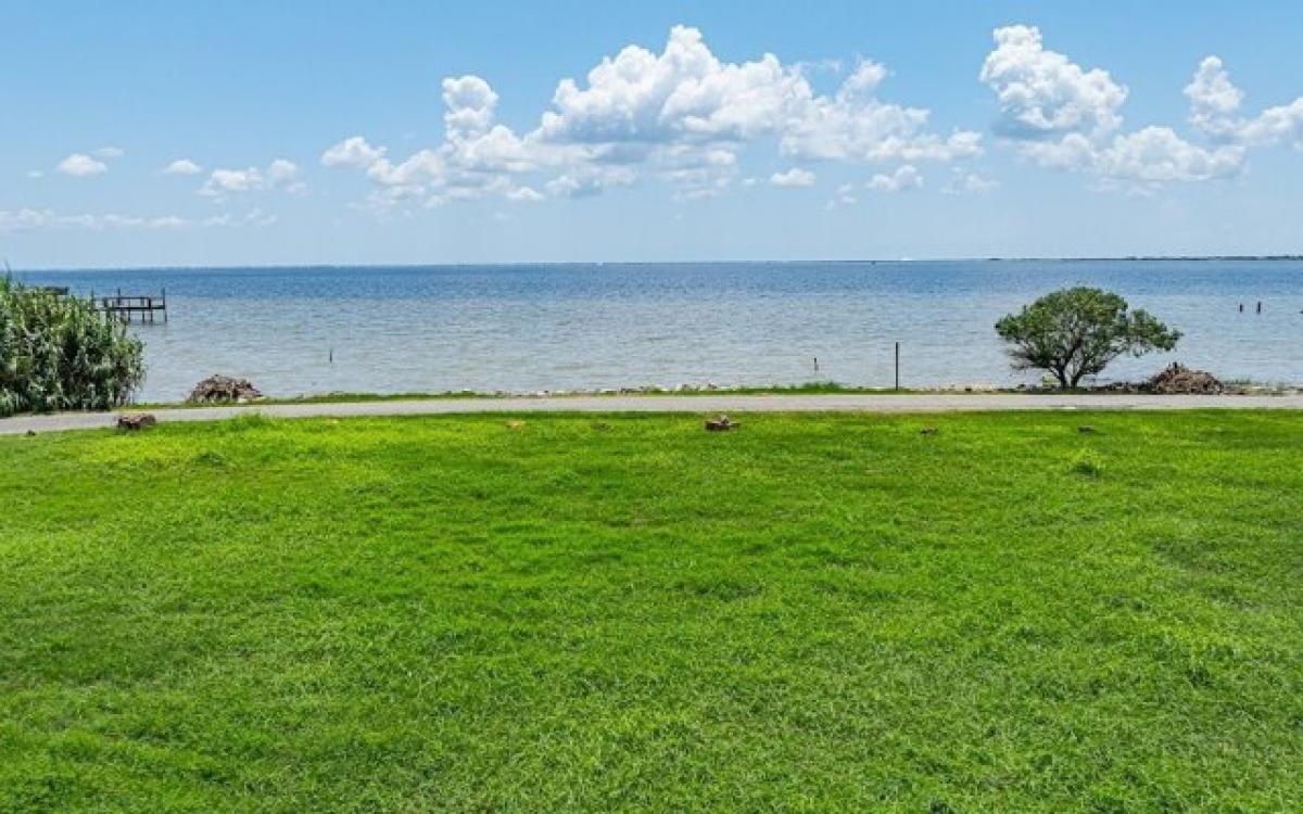 Picture of Residential Land For Sale in Bayside, Texas, United States