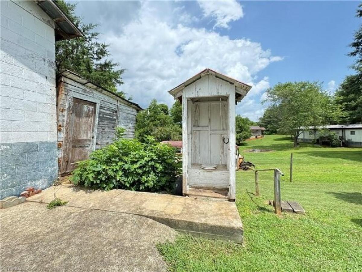 Picture of Home For Sale in Traphill, North Carolina, United States