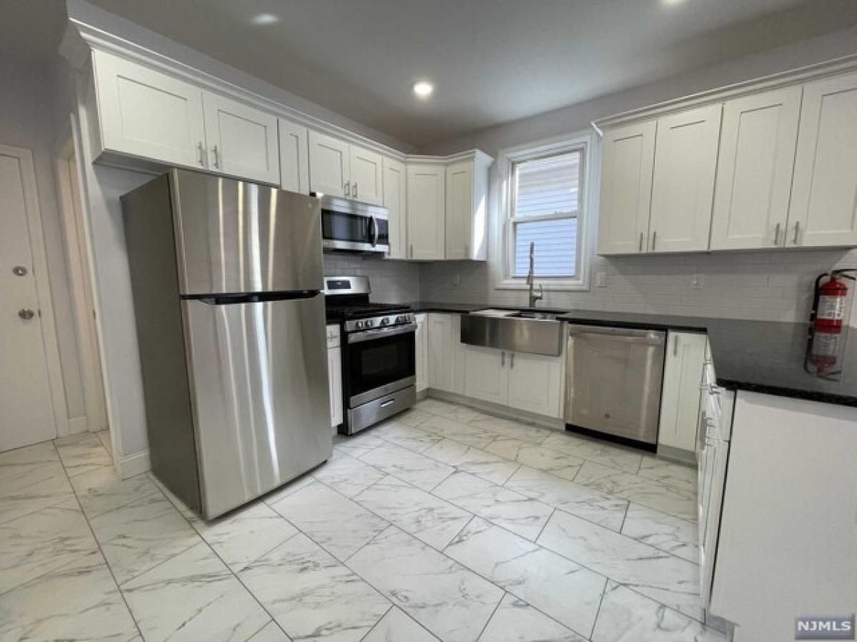 Picture of Home For Rent in Clifton, New Jersey, United States