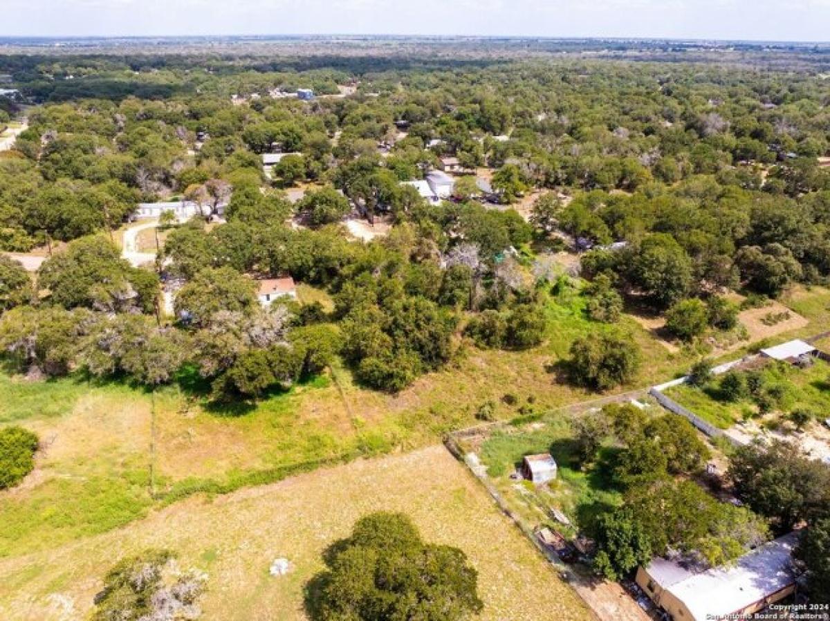 Picture of Residential Land For Sale in Elmendorf, Texas, United States