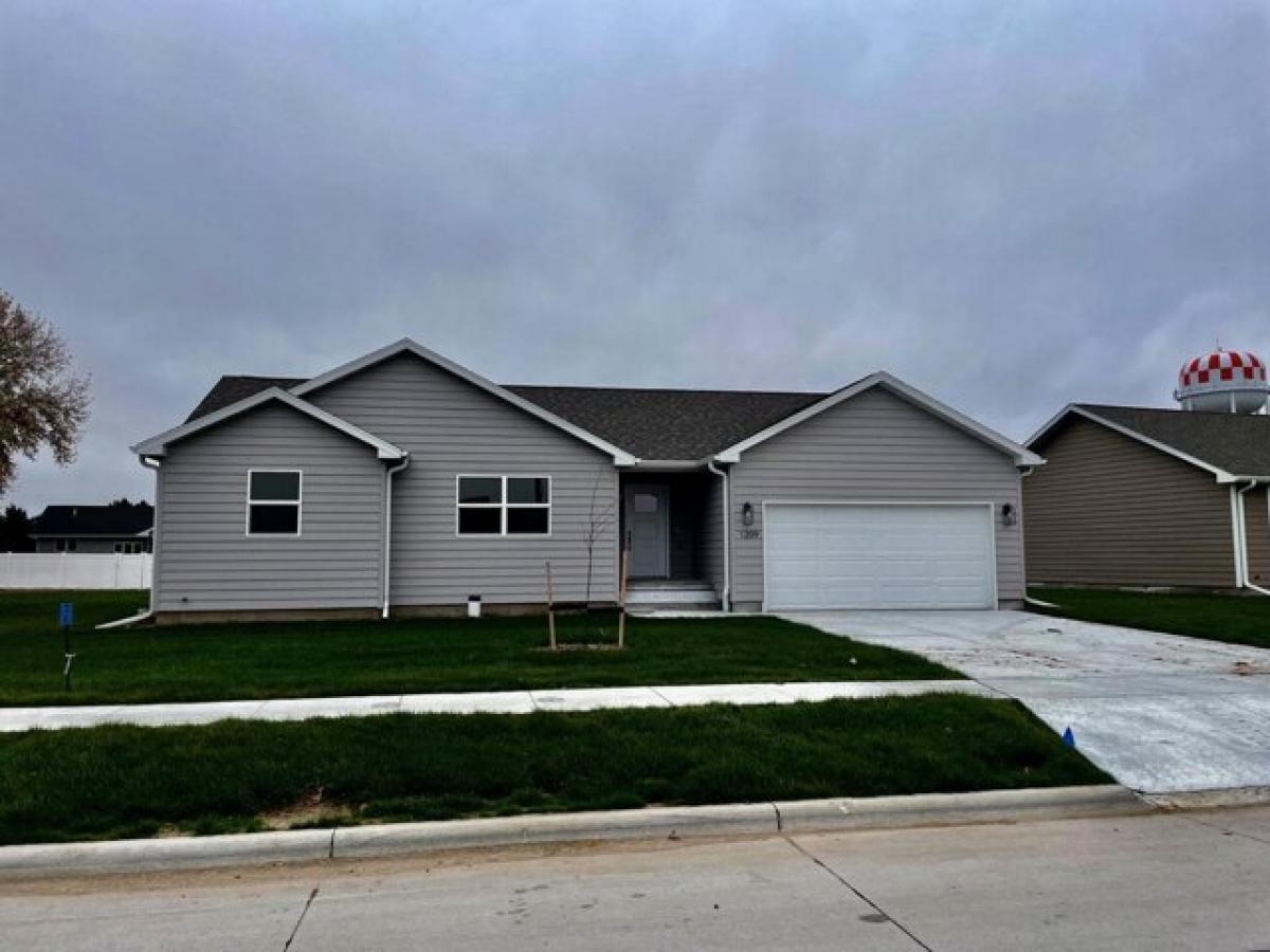 Picture of Home For Sale in Gothenburg, Nebraska, United States