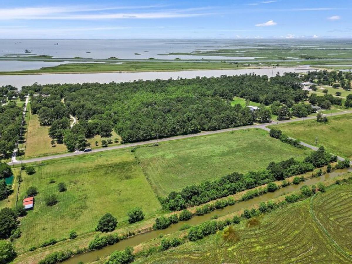 Picture of Residential Land For Sale in Anahuac, Texas, United States