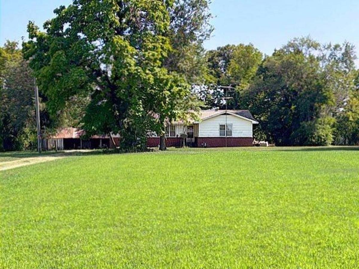 Picture of Home For Sale in Chetopa, Kansas, United States