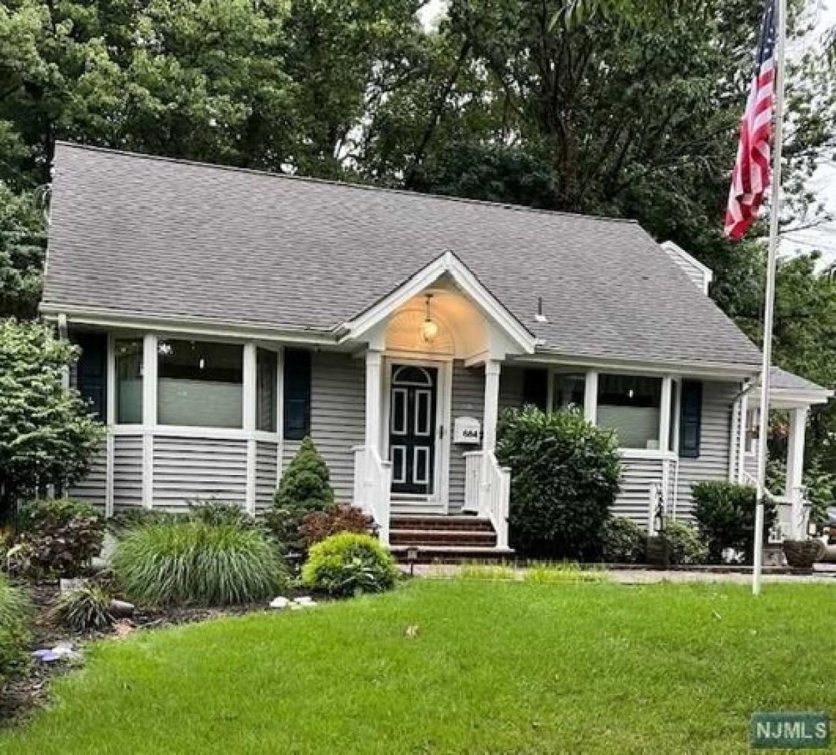 Picture of Home For Sale in Ridgewood, New Jersey, United States