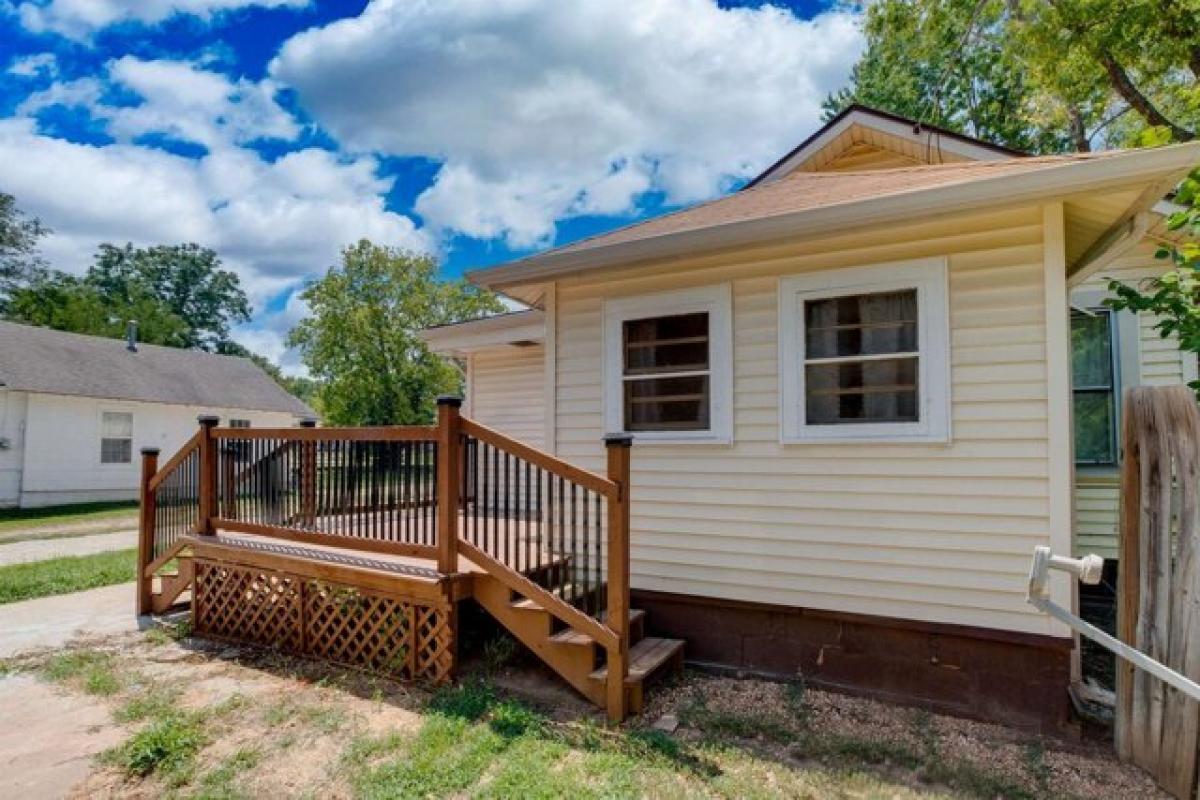 Picture of Home For Sale in Augusta, Kansas, United States