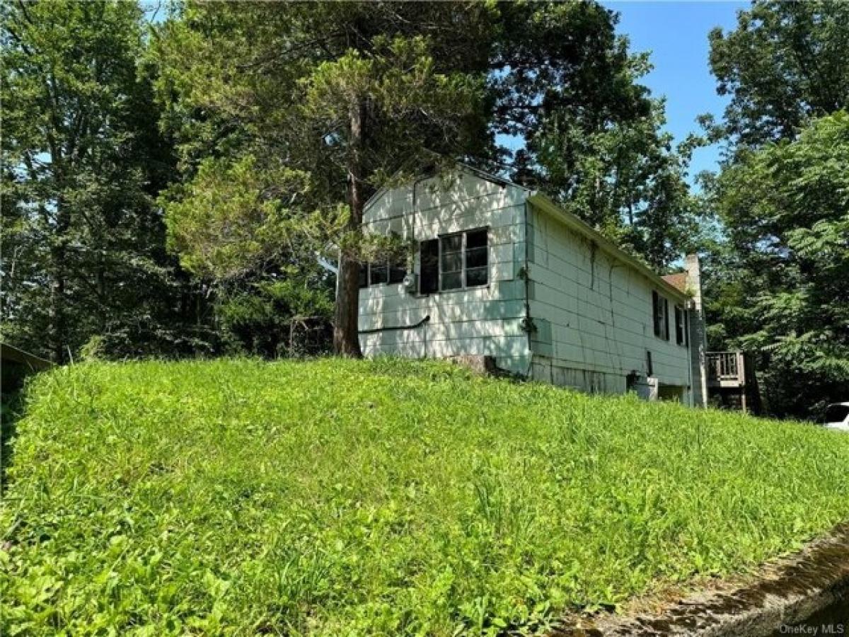 Picture of Home For Sale in Carmel, New York, United States