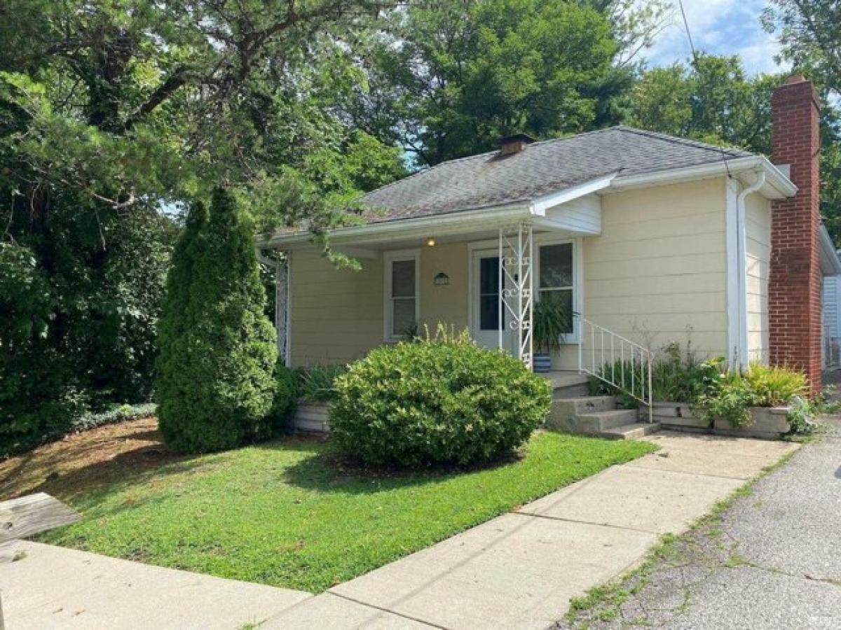 Picture of Home For Sale in Bedford, Indiana, United States