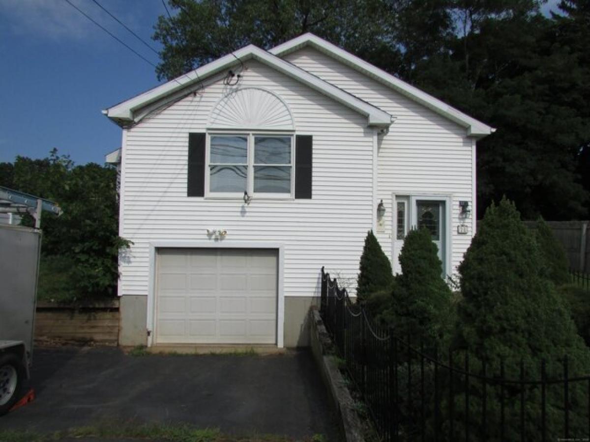 Picture of Home For Sale in Branford, Connecticut, United States