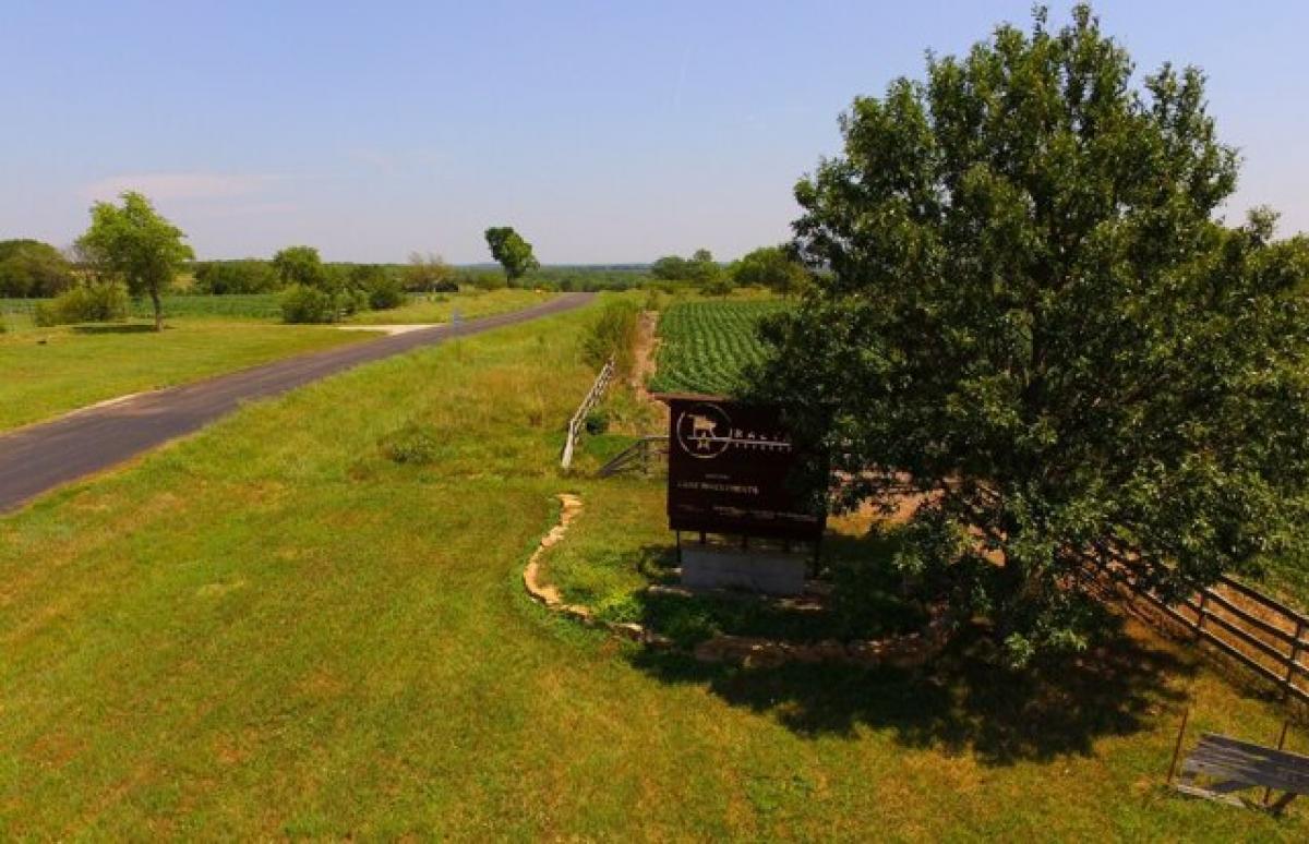 Picture of Home For Sale in Lecompton, Kansas, United States