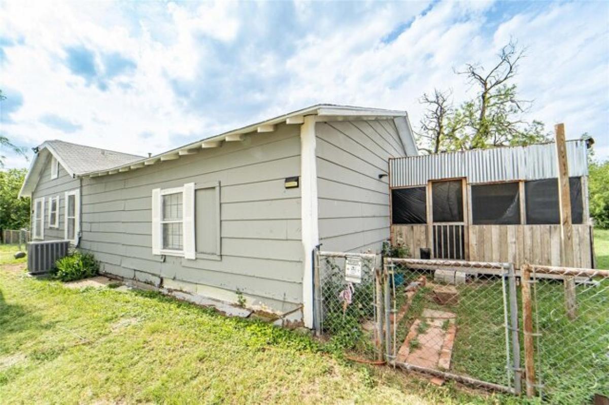 Picture of Home For Sale in Breckenridge, Texas, United States