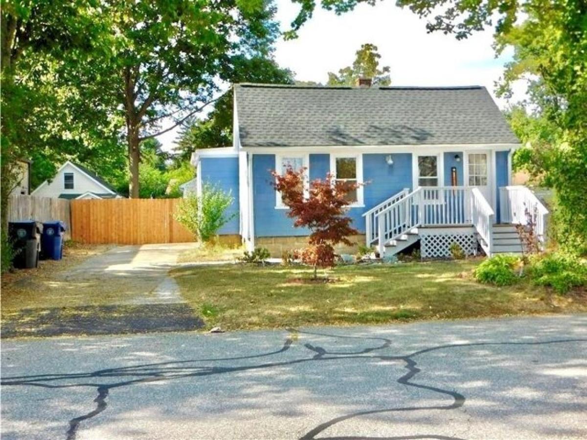 Picture of Home For Rent in Warwick, Rhode Island, United States