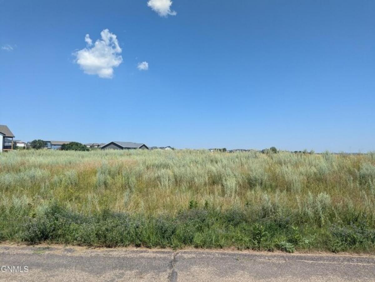 Picture of Residential Land For Sale in Bismarck, North Dakota, United States